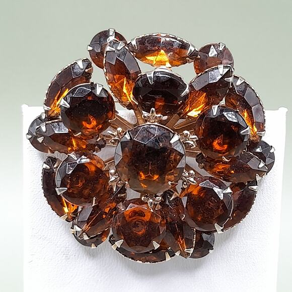 Vintage Topaz Rhinestone Floral Brooch, Gold Tone, Prong Set, 1950s, 2 1/8 In - Picture 4 of 10